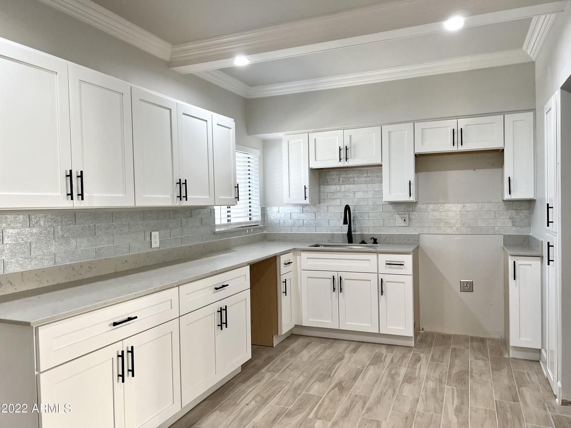 349 E Thomas Rd. #E302, Phoenix, AZ 85012