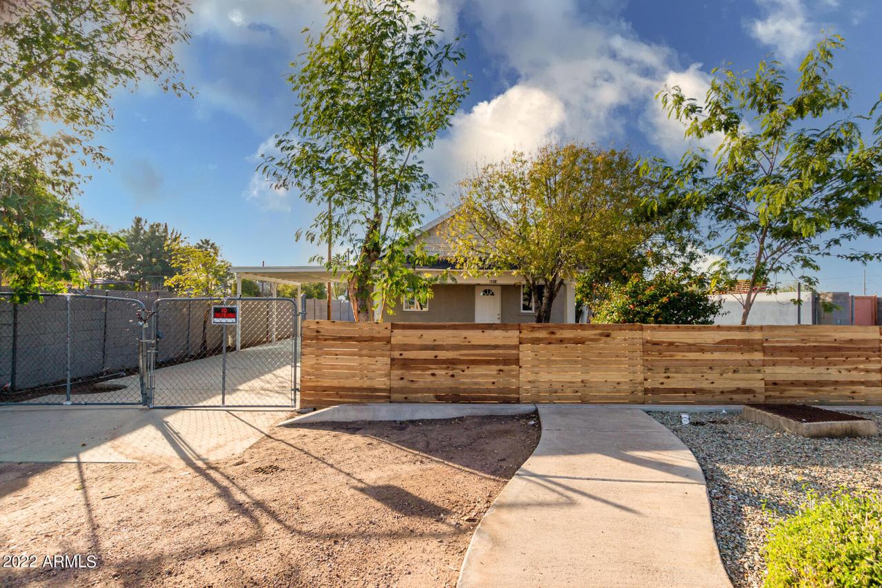 6814 N 59th Ave., Glendale, AZ 85301