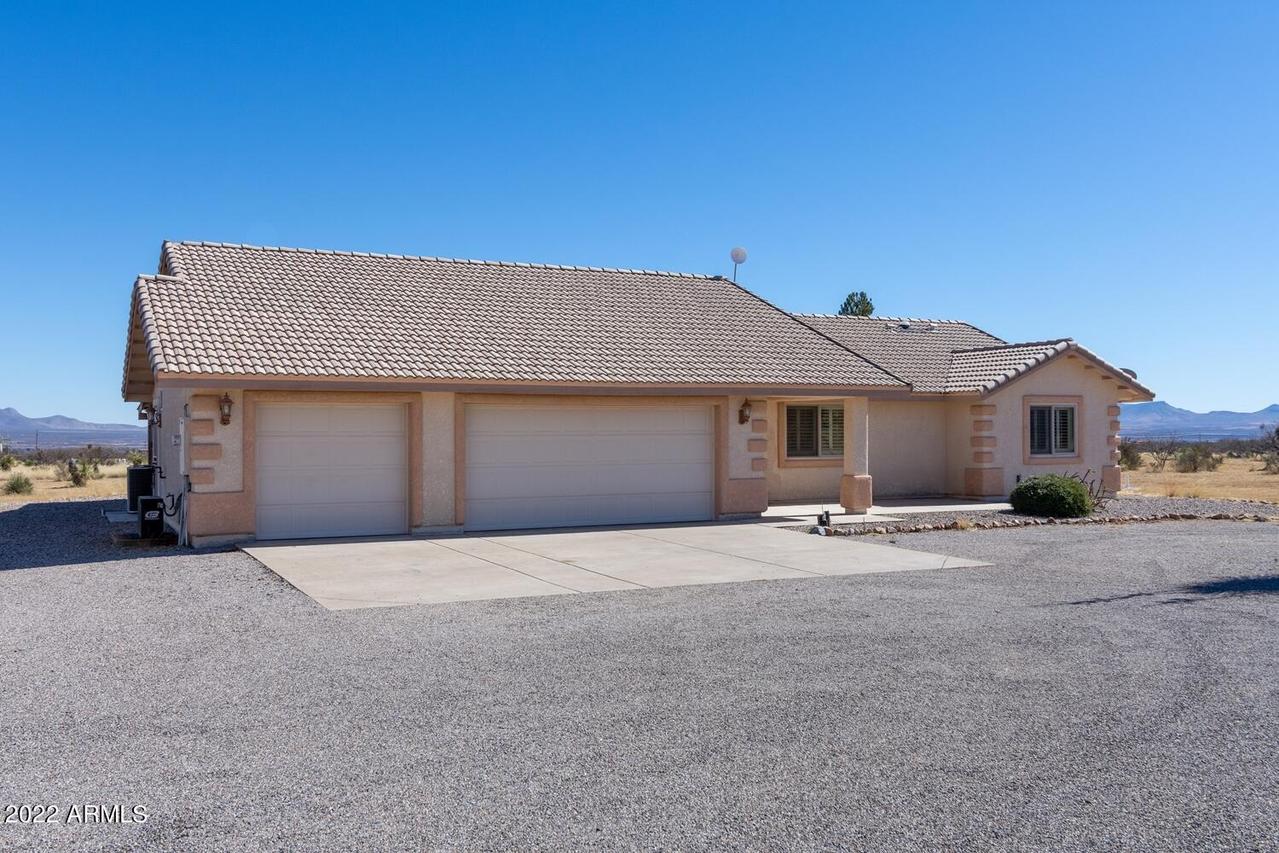 8176 E Bloomfield Rd., Hereford, AZ 85615