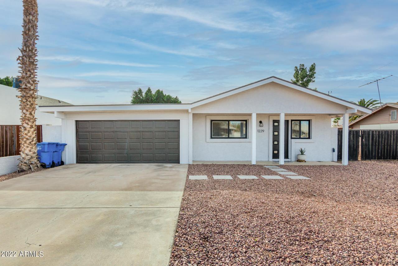 1229 E Desert Park Ln., Phoenix, AZ 85020