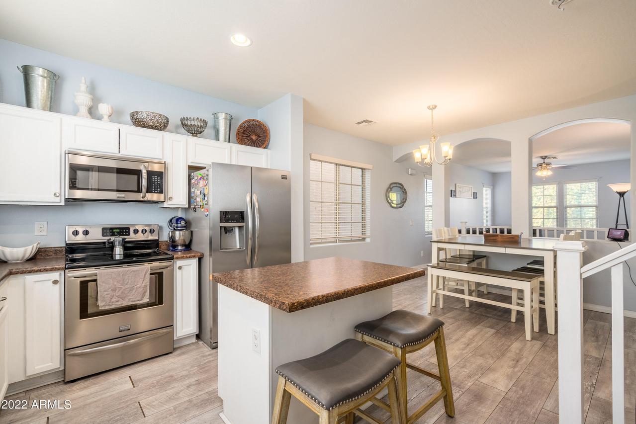 2053 N 77th Glen, Phoenix, AZ 85035