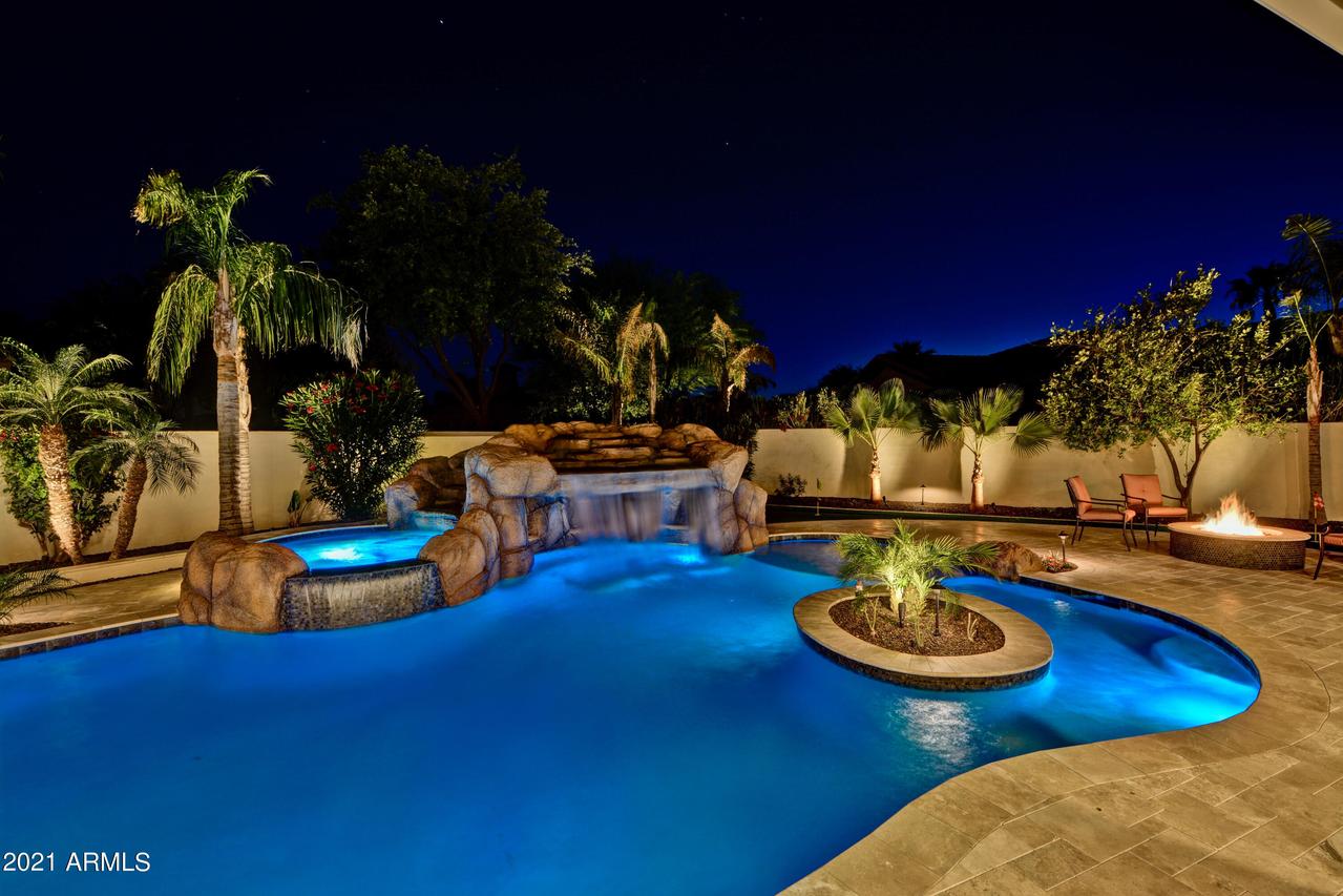 376 N Cloverfield Cir., Litchfield Park, AZ 85340