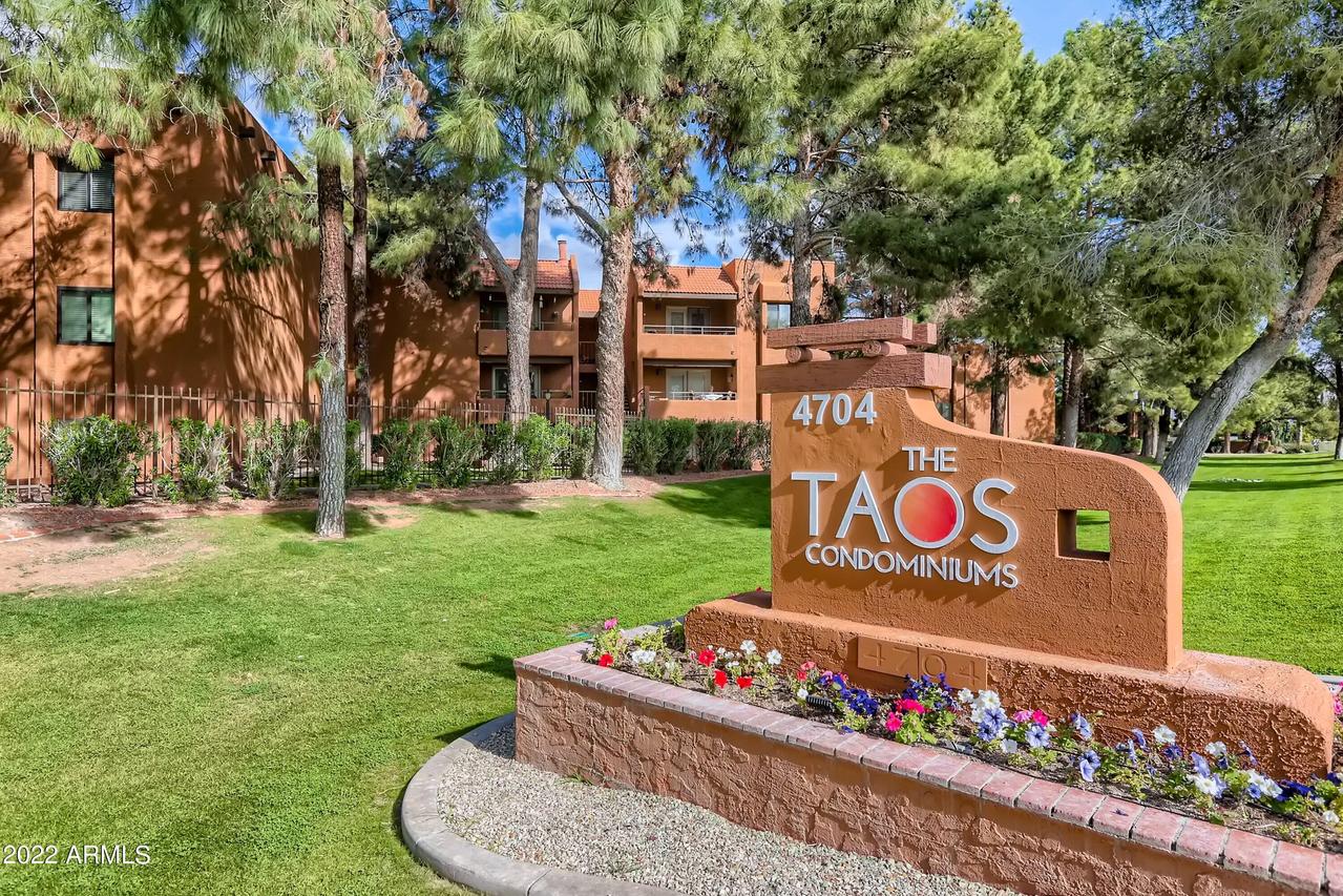 4704 E Paradise Village Pkwy. #216, Phoenix, AZ 85032