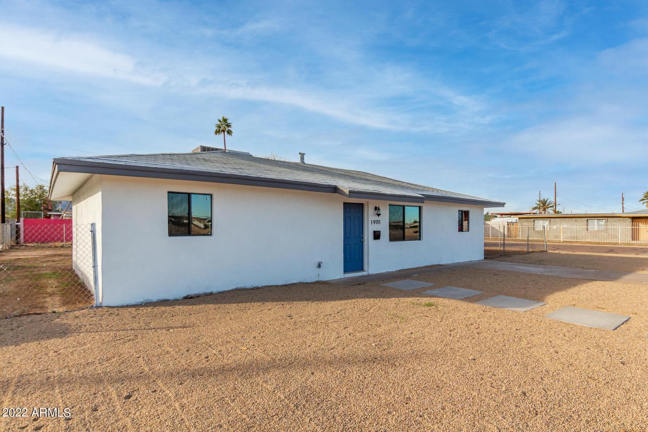 1901 E Encinas Ln., Phoenix, AZ 85040