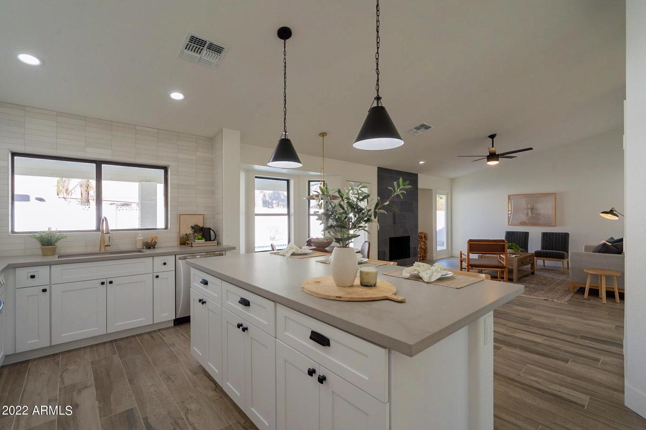924 E Vinedo Ln., Tempe, AZ 85284