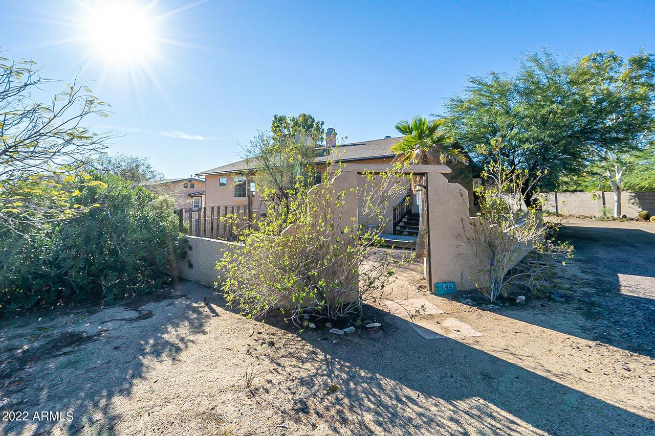 39029 N 11th Ave., Phoenix, AZ 85086
