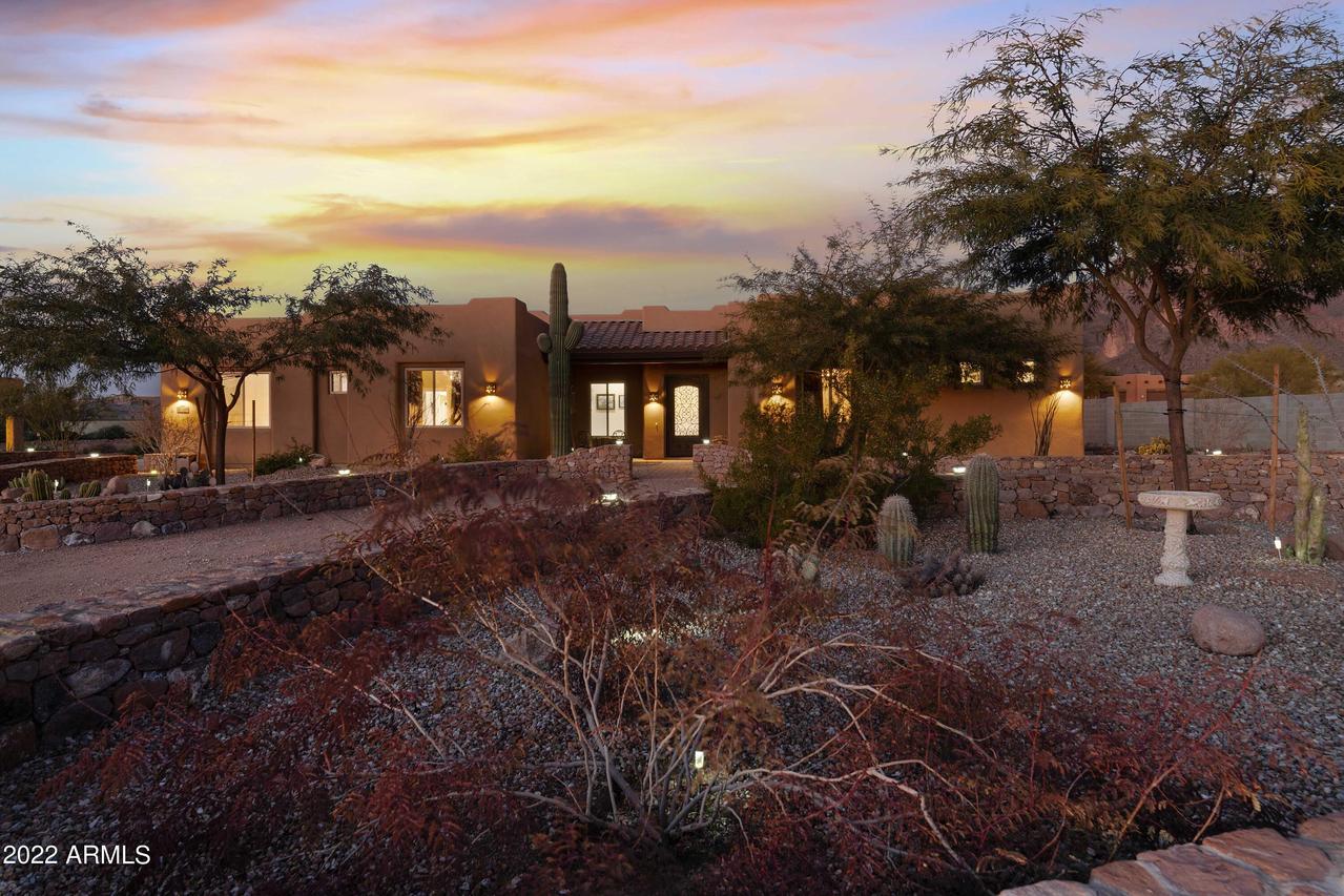 5328 E 5th Ave., Apache Junction, AZ 85119