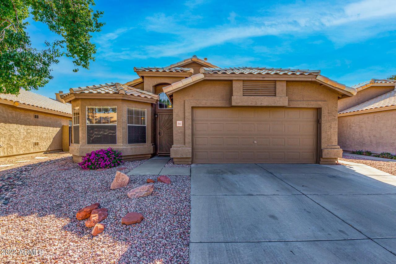 1941 W Derringer Way, Chandler, AZ 85248