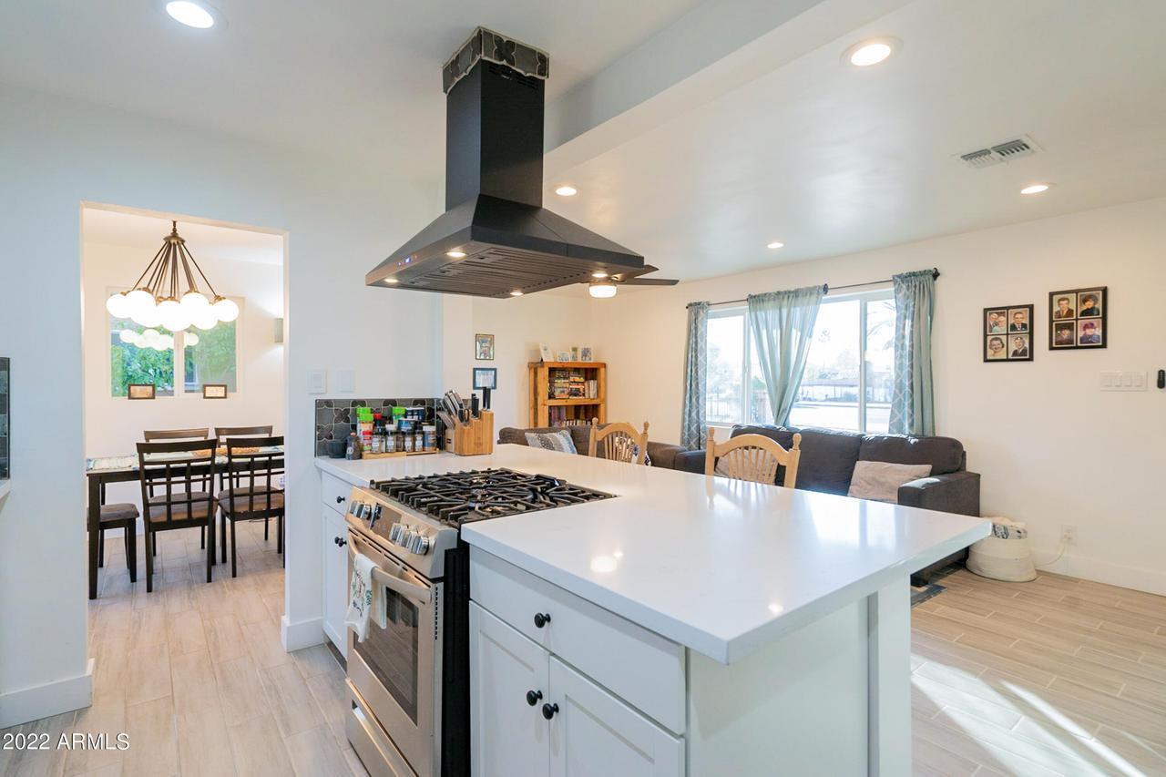 2746 W Roosevelt St., Phoenix, AZ 85009