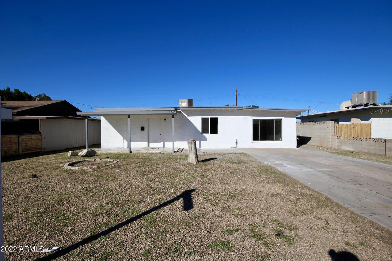 2562 W Earll Dr., Phoenix, AZ 85017