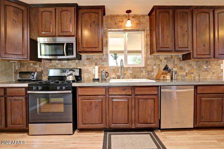 43632 N 16th St., New River, AZ 85087