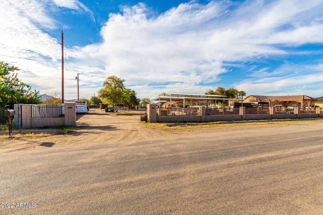 12014 S 47th Ave., Laveen, AZ 85339