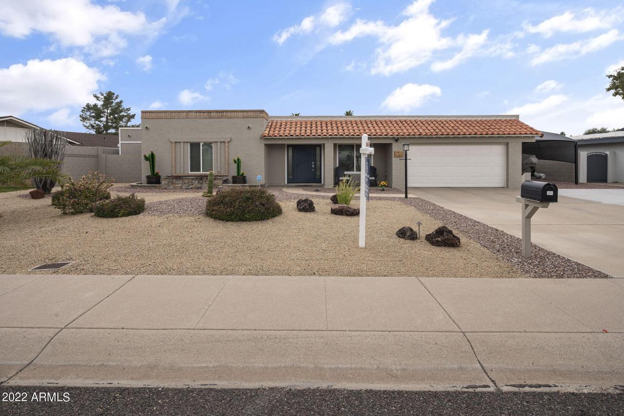 511 E Canterbury Ln., Phoenix, AZ 85022