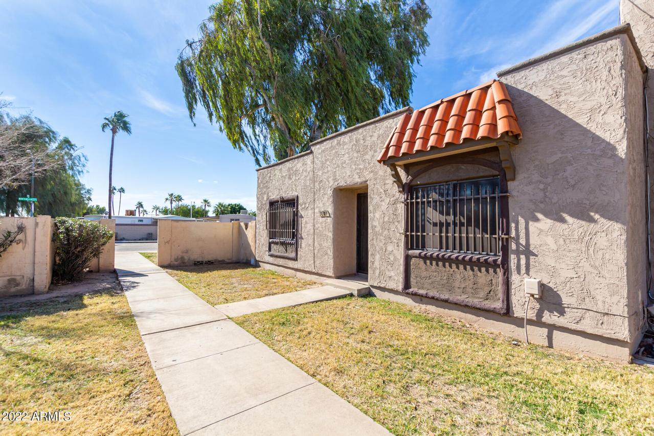 5701 N 43rd Dr., Glendale, AZ 85301