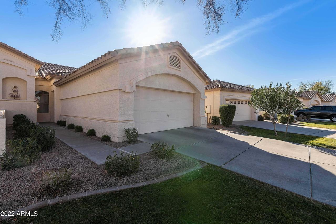 23717 S Pleasant Way, Sun Lakes, AZ 85248