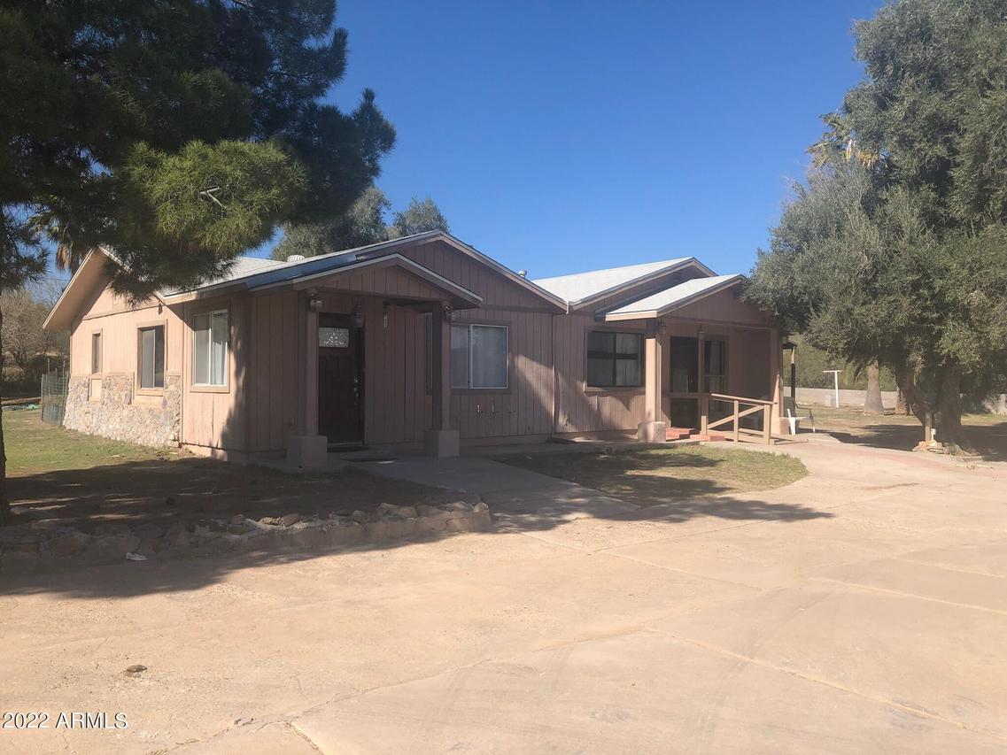 49425 N 7th Ave., New River, AZ 85087