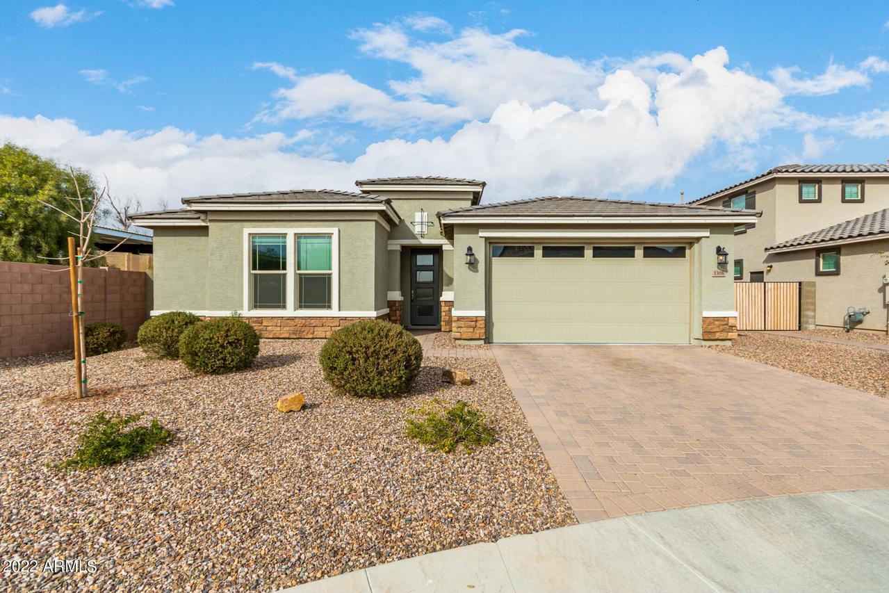 1306 E Aquarius Pl., Chandler, AZ 85249