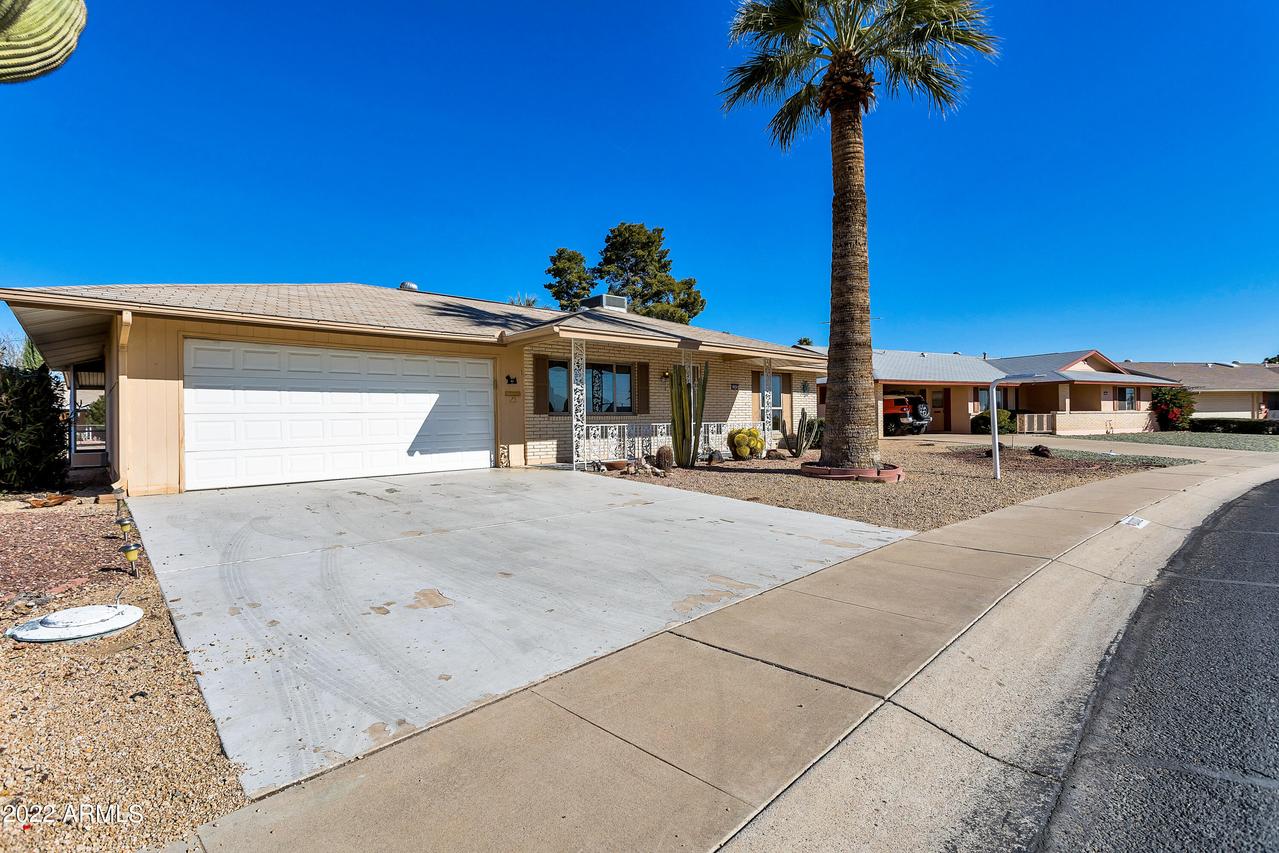 10002 W Caron Dr., Sun City, AZ 85351