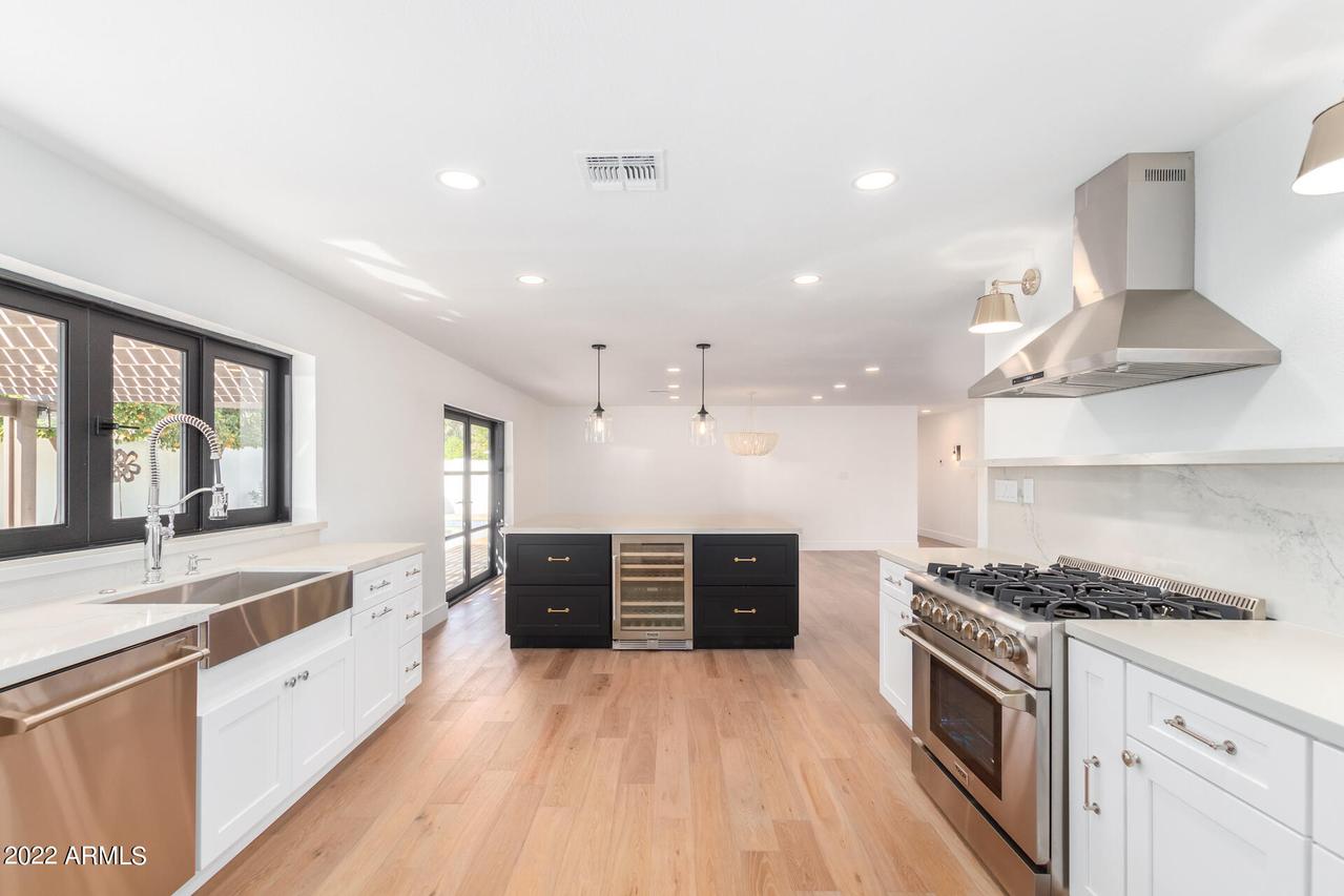 8220 N 1st Ave., Phoenix, AZ 85021