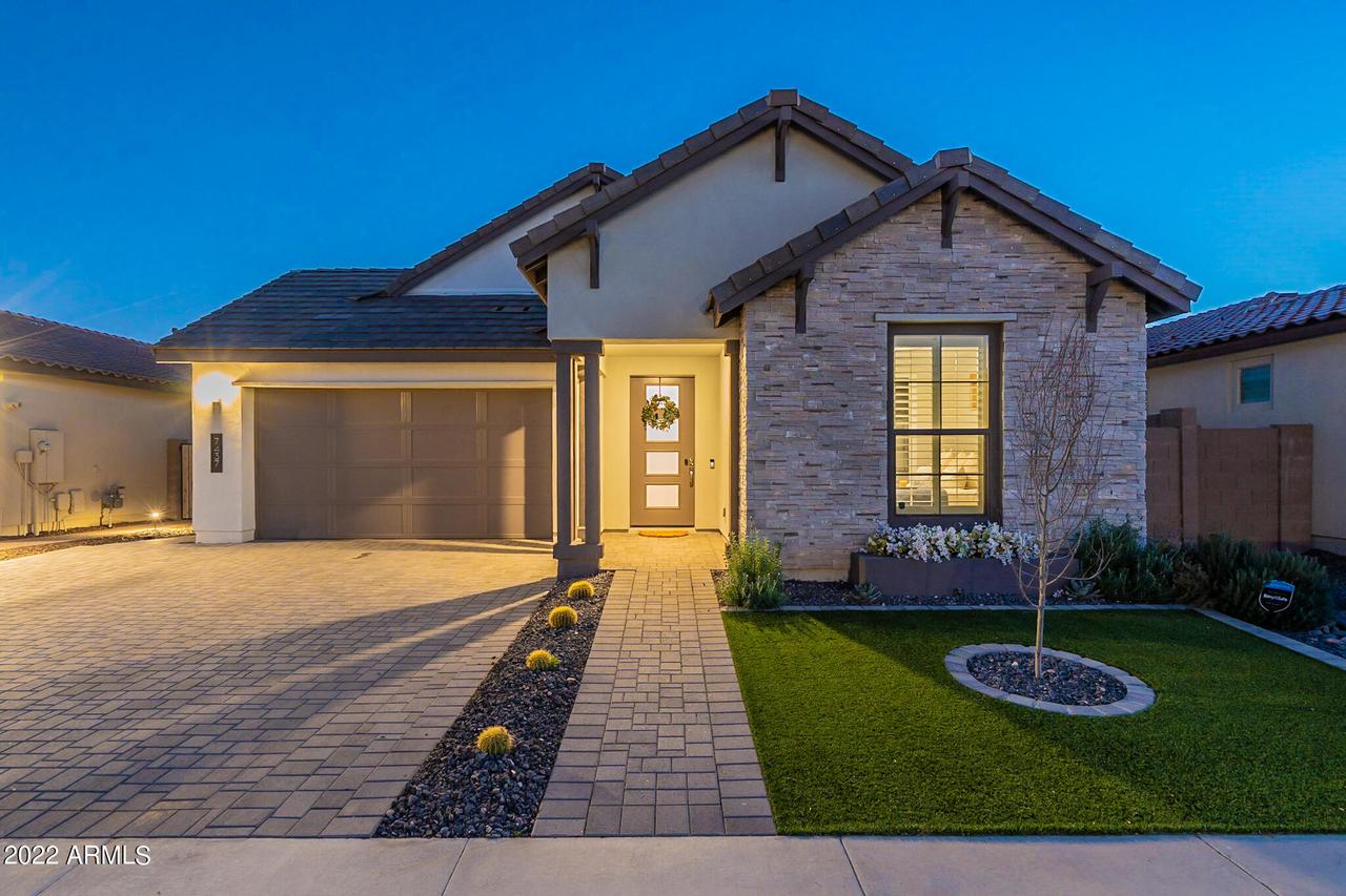 7437 W Maya Way, Peoria, AZ 85383