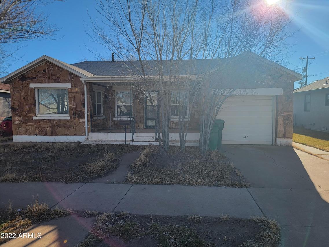 217 E Oak St., Winslow, AZ 86047