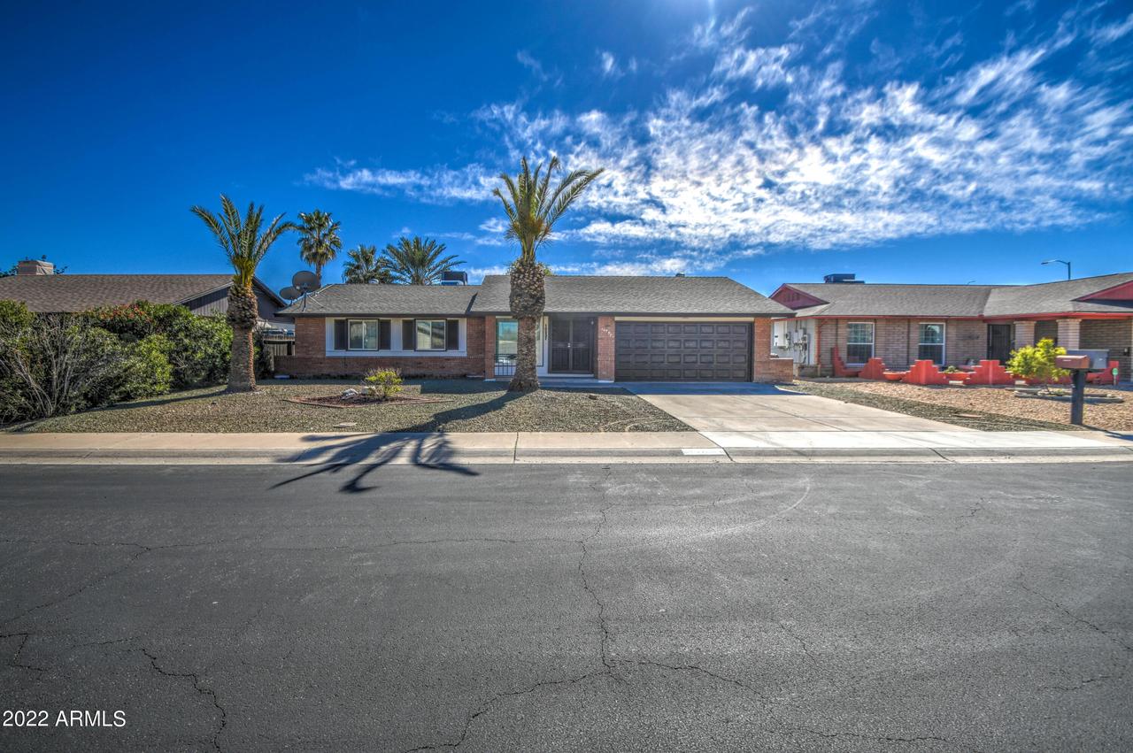 10537 W Loma Ln., Peoria, AZ 85345