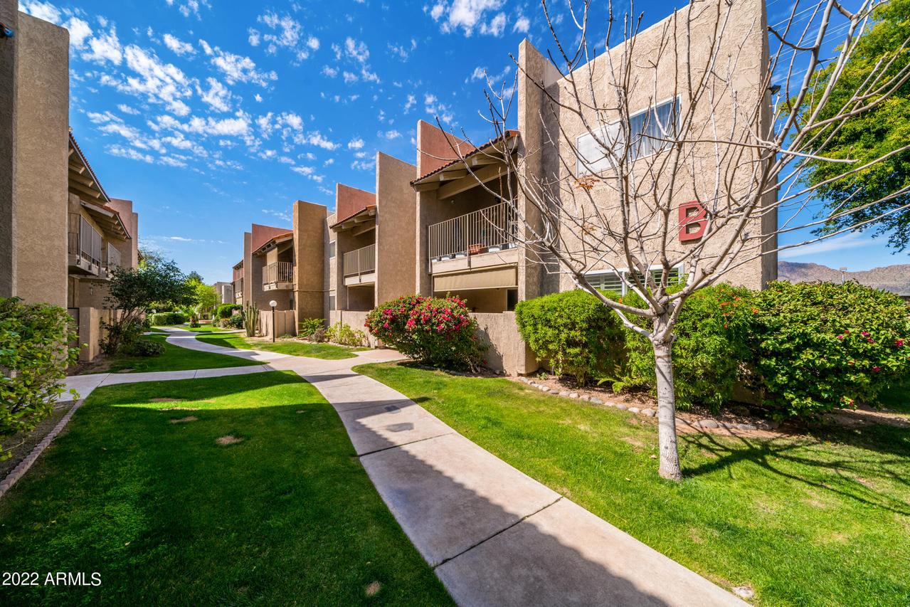 5525 E Thomas Rd. #D2, Phoenix, AZ 85018