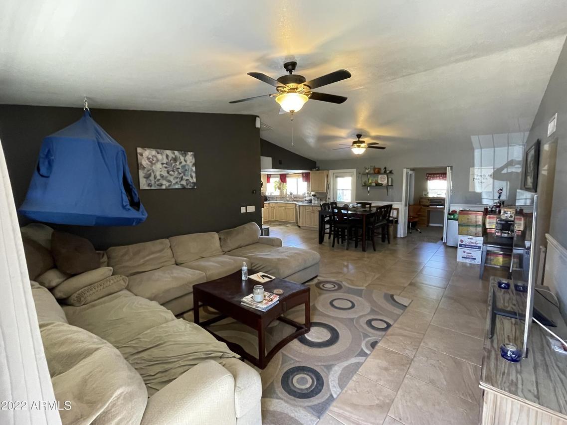 2902 E Diamond Ave., Mesa, AZ 85204