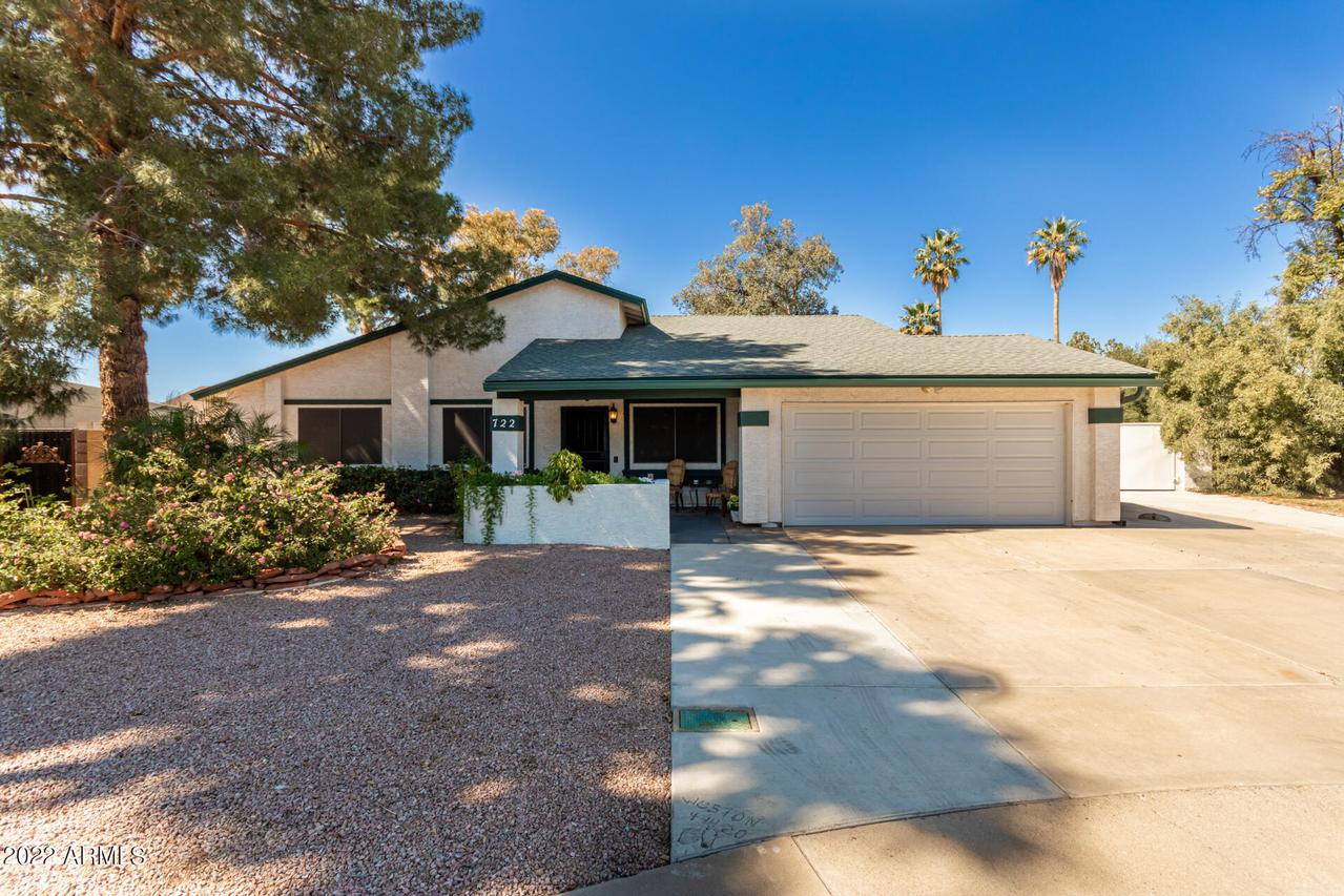 722 S Whiting Cir., Mesa, AZ 85204