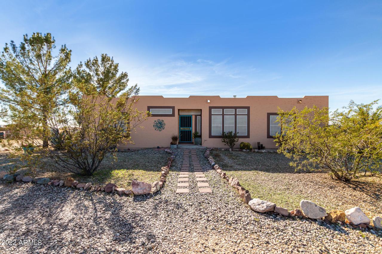 25229 W Rockaway Hills Roads, Morristown, AZ 85342