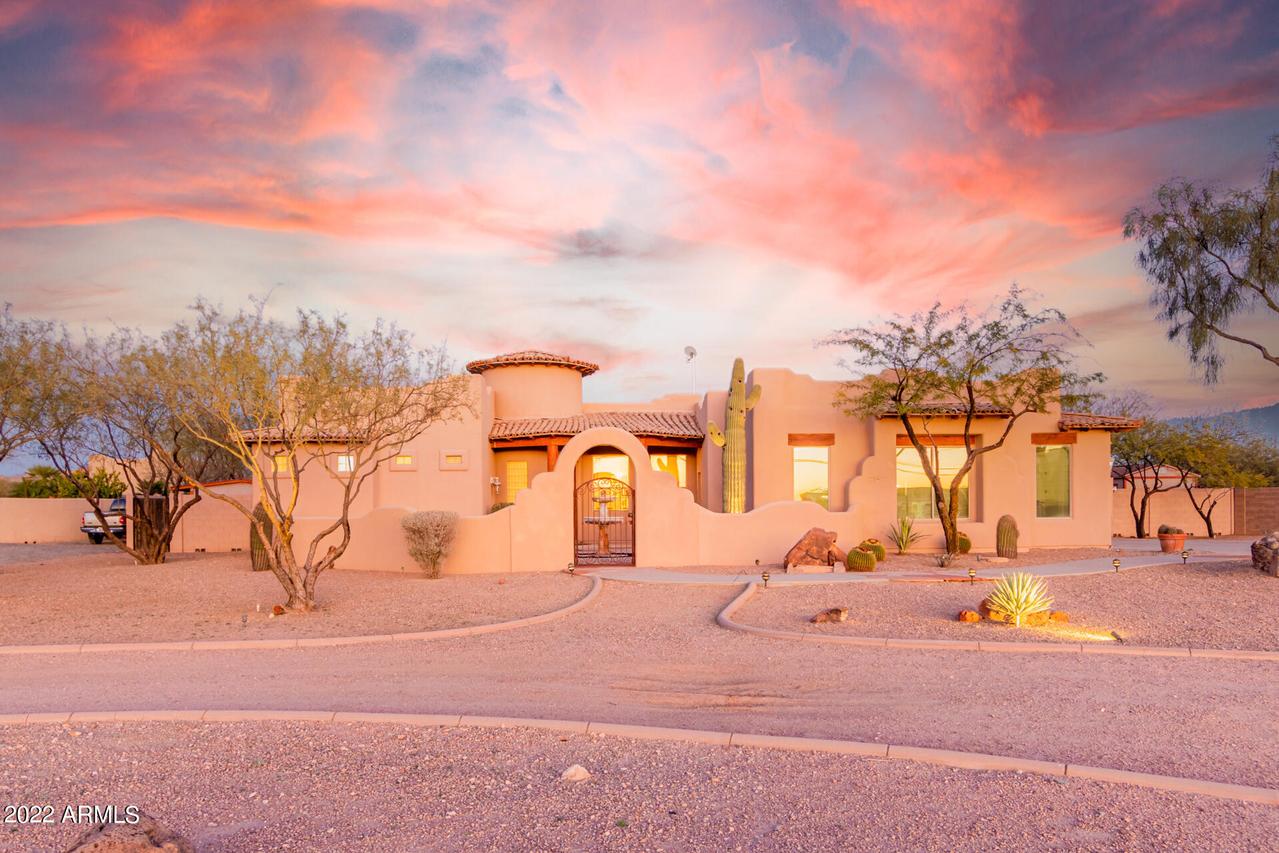 39213 N 25th Ave., Phoenix, AZ 85086