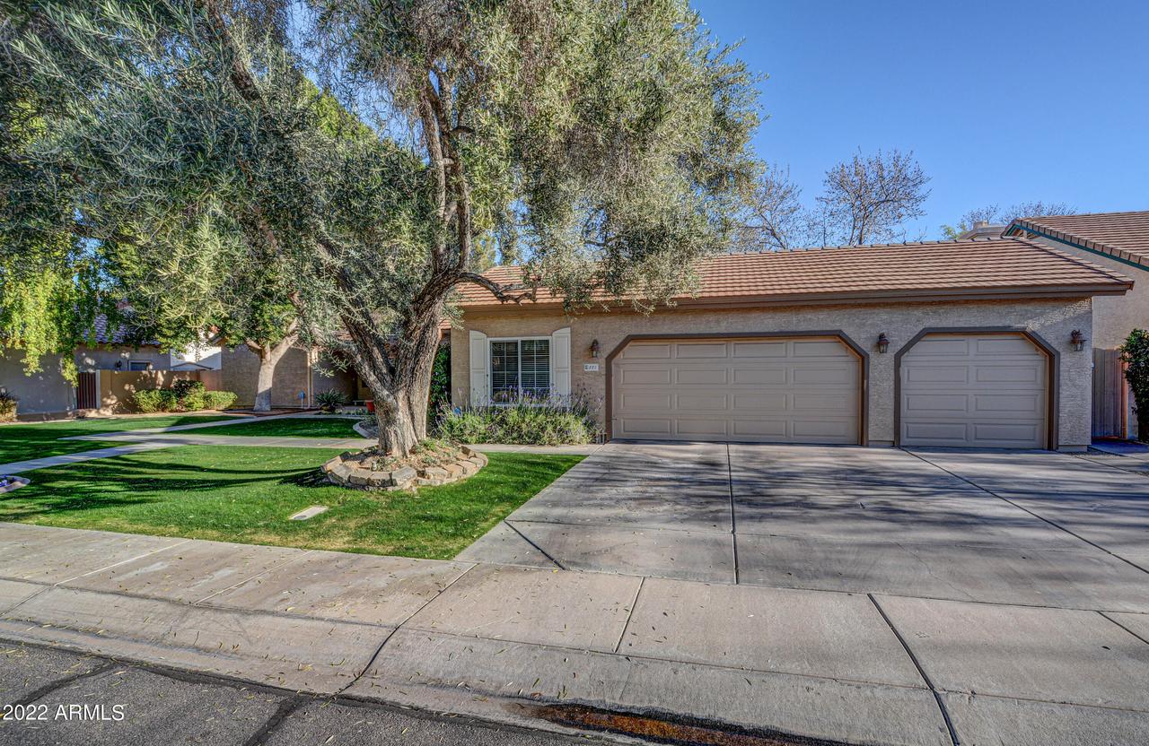 881 N Oxford Ln., Chandler, AZ 85225