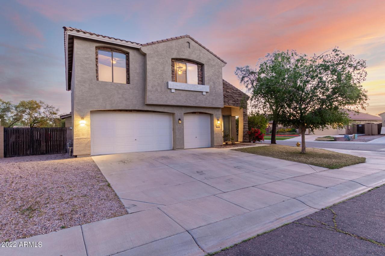 1035 E Magnum Rd., San Tan Valley, AZ 85140