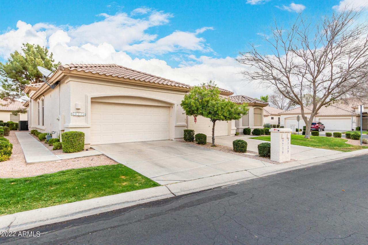 9716 E Holiday Way, Sun Lakes, AZ 85248