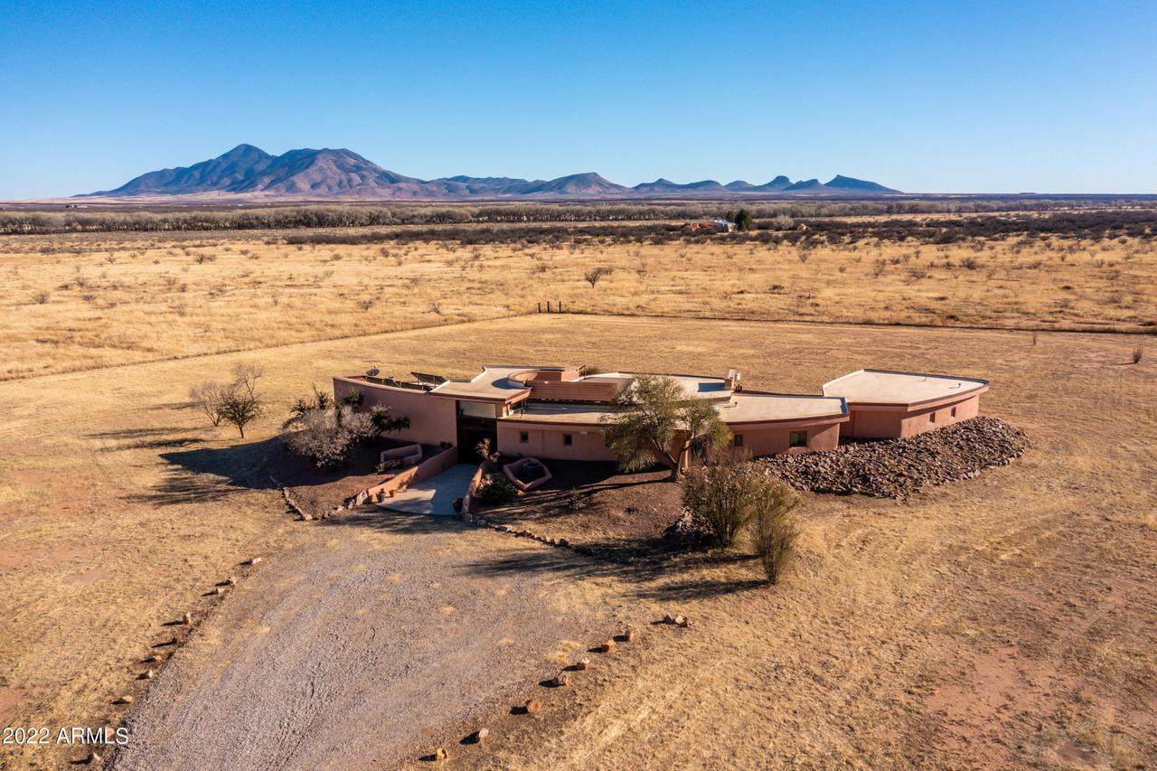 10481 E Battalion Dr., Hereford, AZ 85615