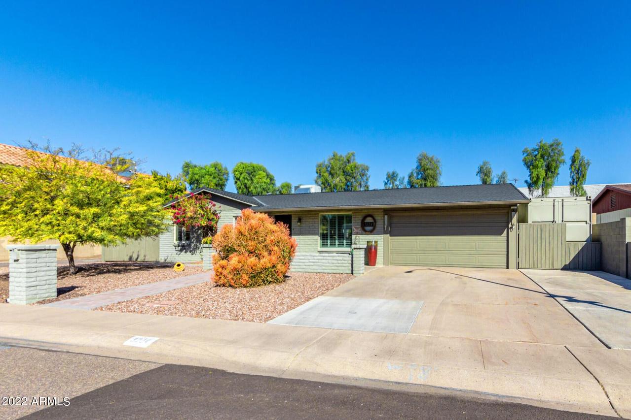 3224 E Laurel Ln., Phoenix, AZ 85028