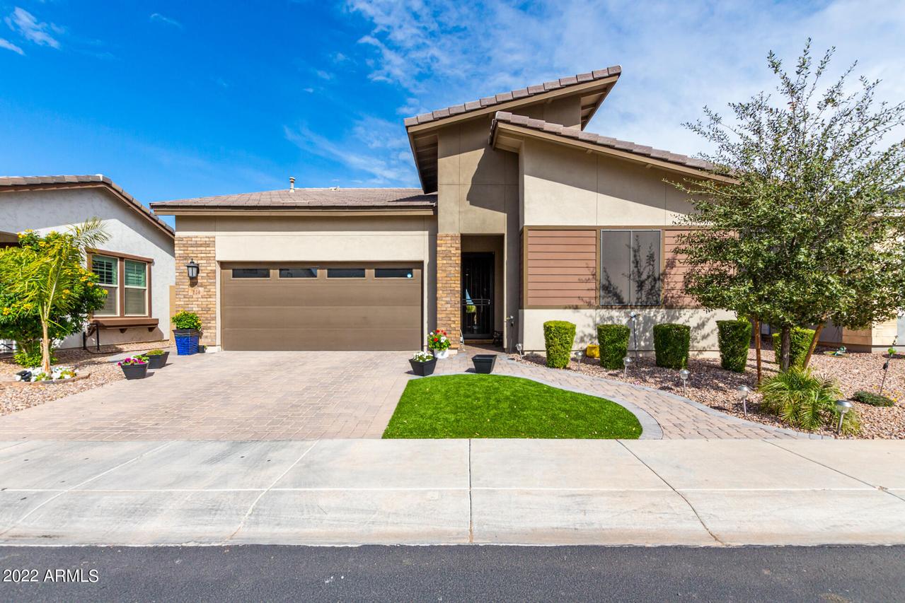 130 E Honeysuckle Pl., Chandler, AZ 85286