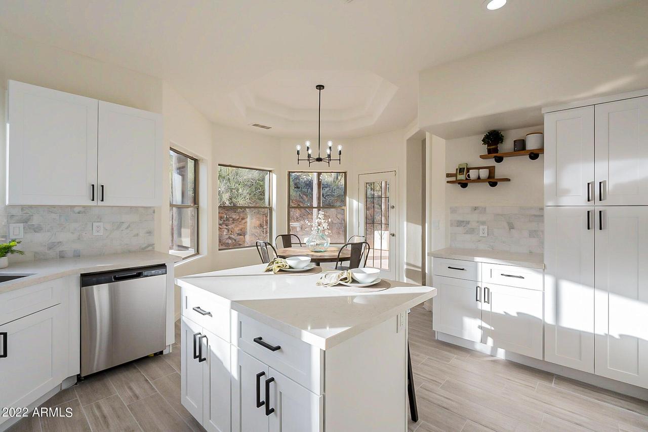 42815 N 11th Ave., New River, AZ 85087