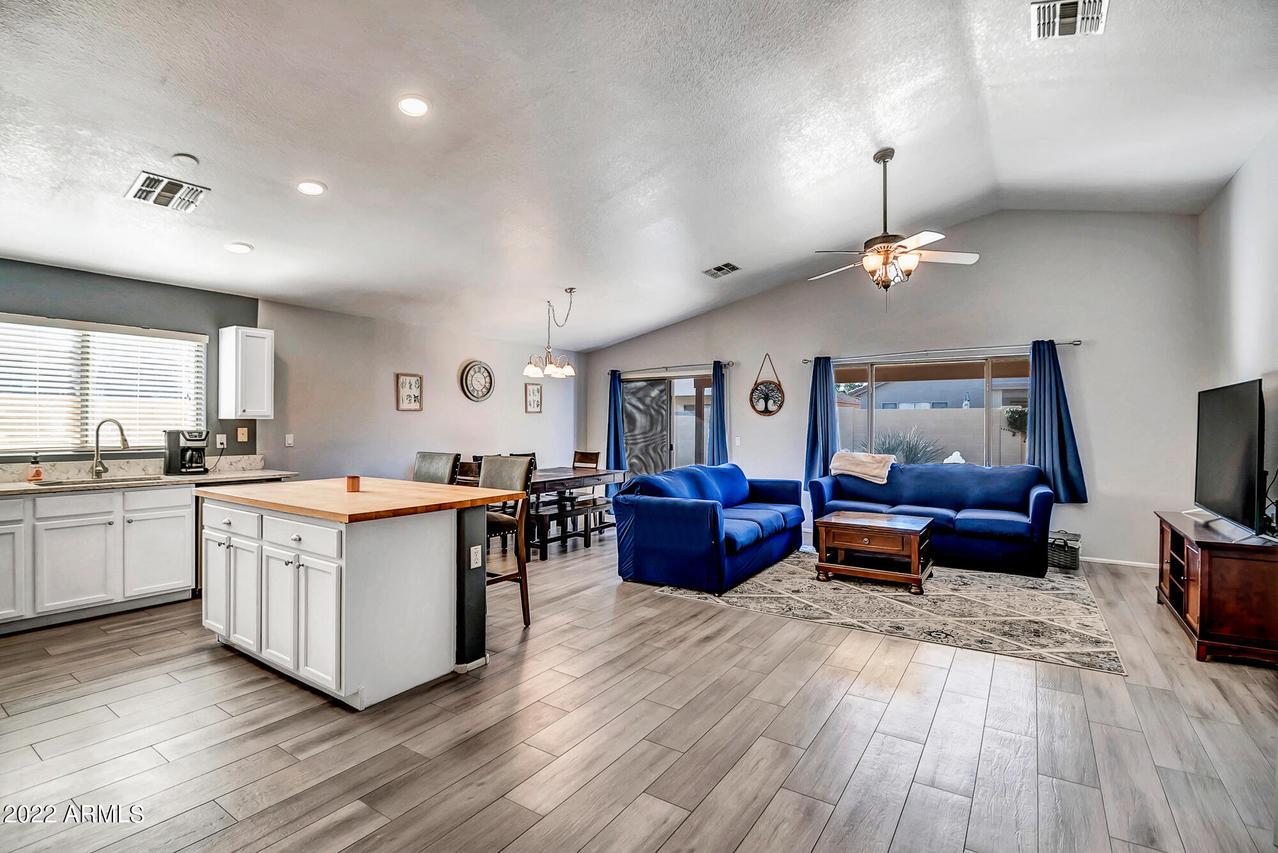 1245 E Santa Fiore St., San Tan Valley, AZ 85140
