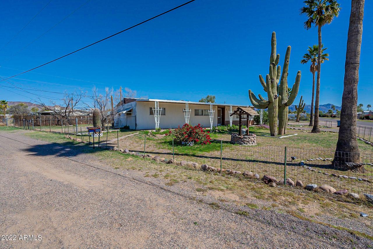 1223 N Warner Dr., Apache Junction, AZ 85120