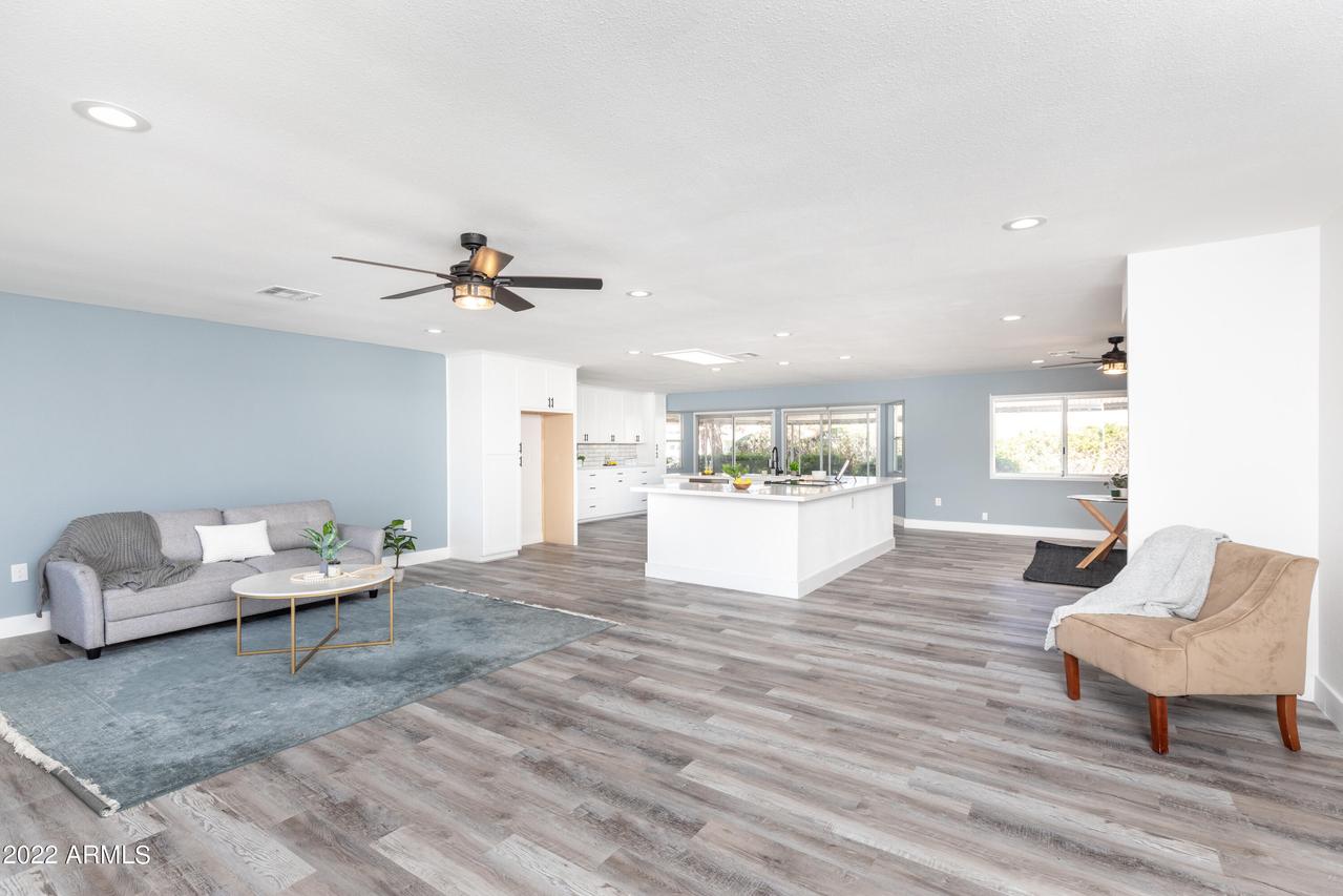 9726 W Country Club Dr., Sun City, AZ 85373