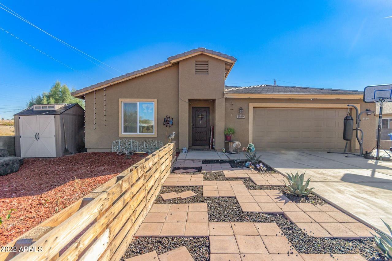 1939 E Encinas Ln., Phoenix, AZ 85040