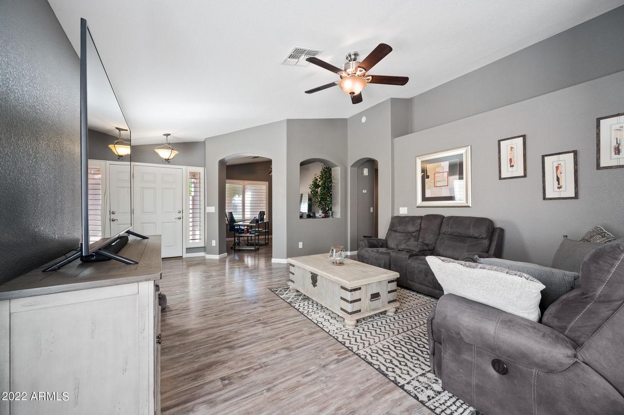 20959 N 84th Ln., Peoria, AZ 85382