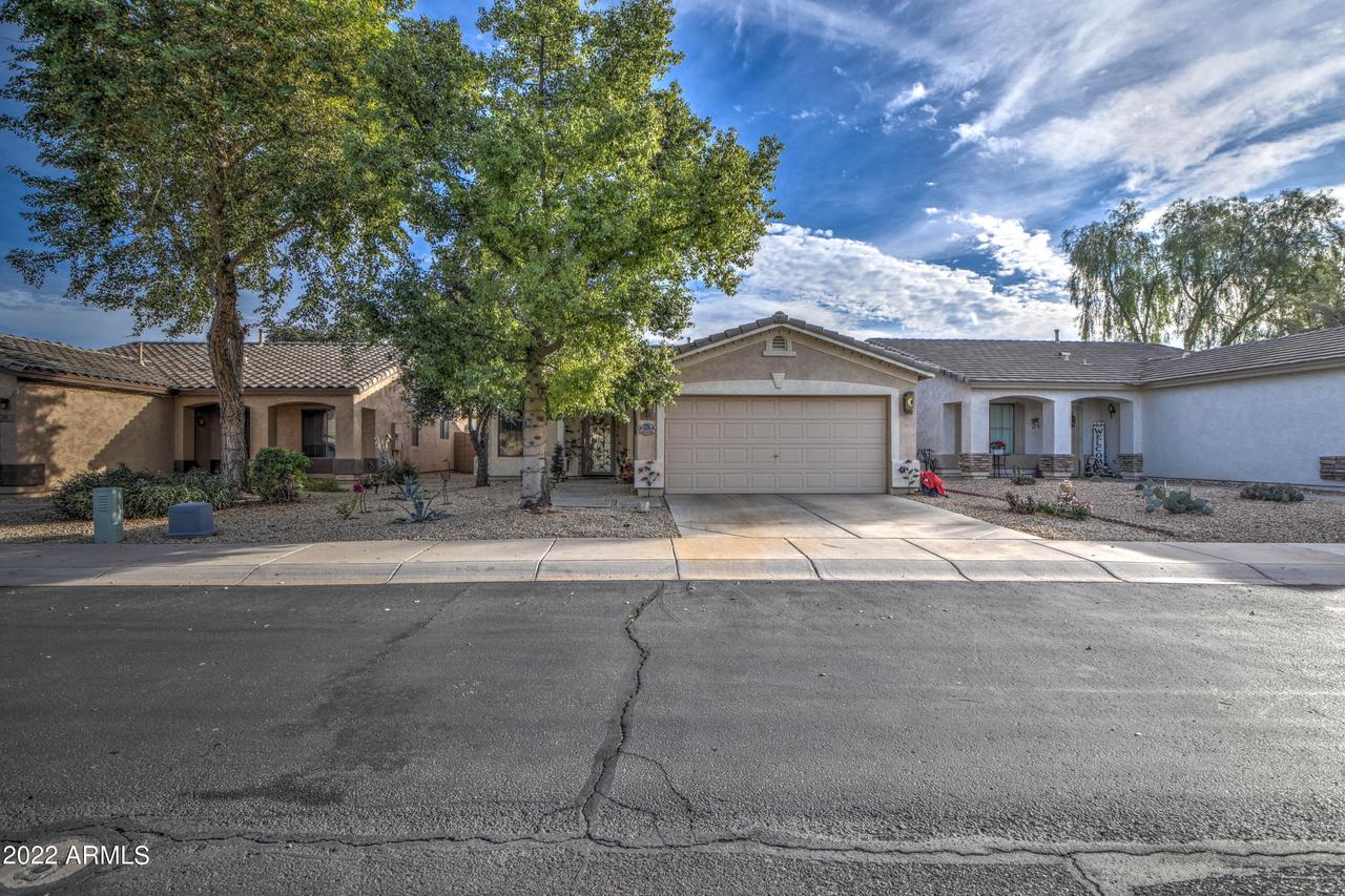 49 W Nolana Pl., San Tan Valley, AZ 85143