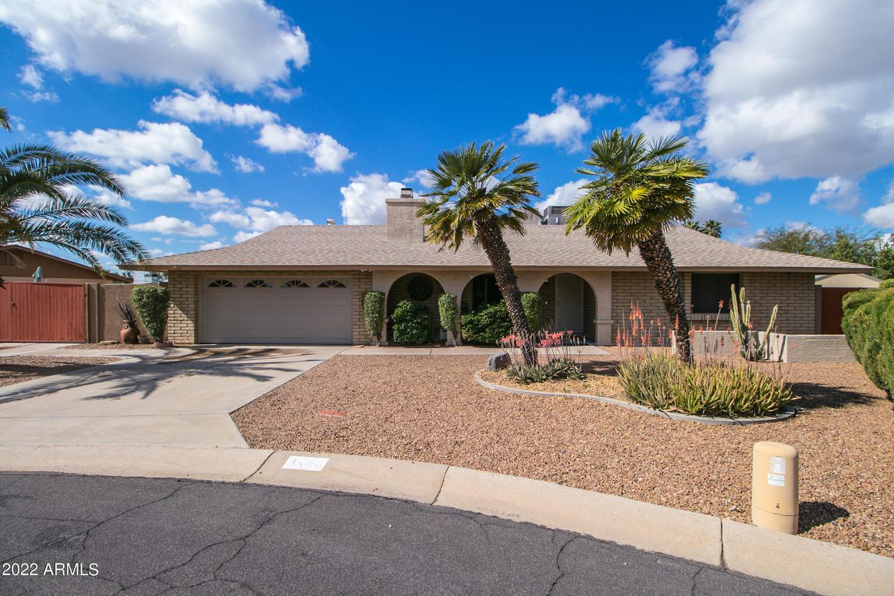 1426 N 61st Way, Mesa, AZ 85205