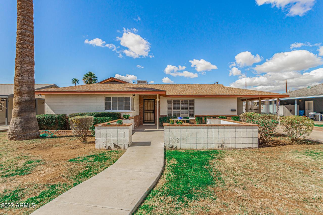 2446 N 39th St., Phoenix, AZ 85008