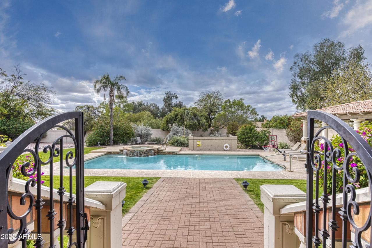 10463 E Corrine Dr., Scottsdale, AZ 85259