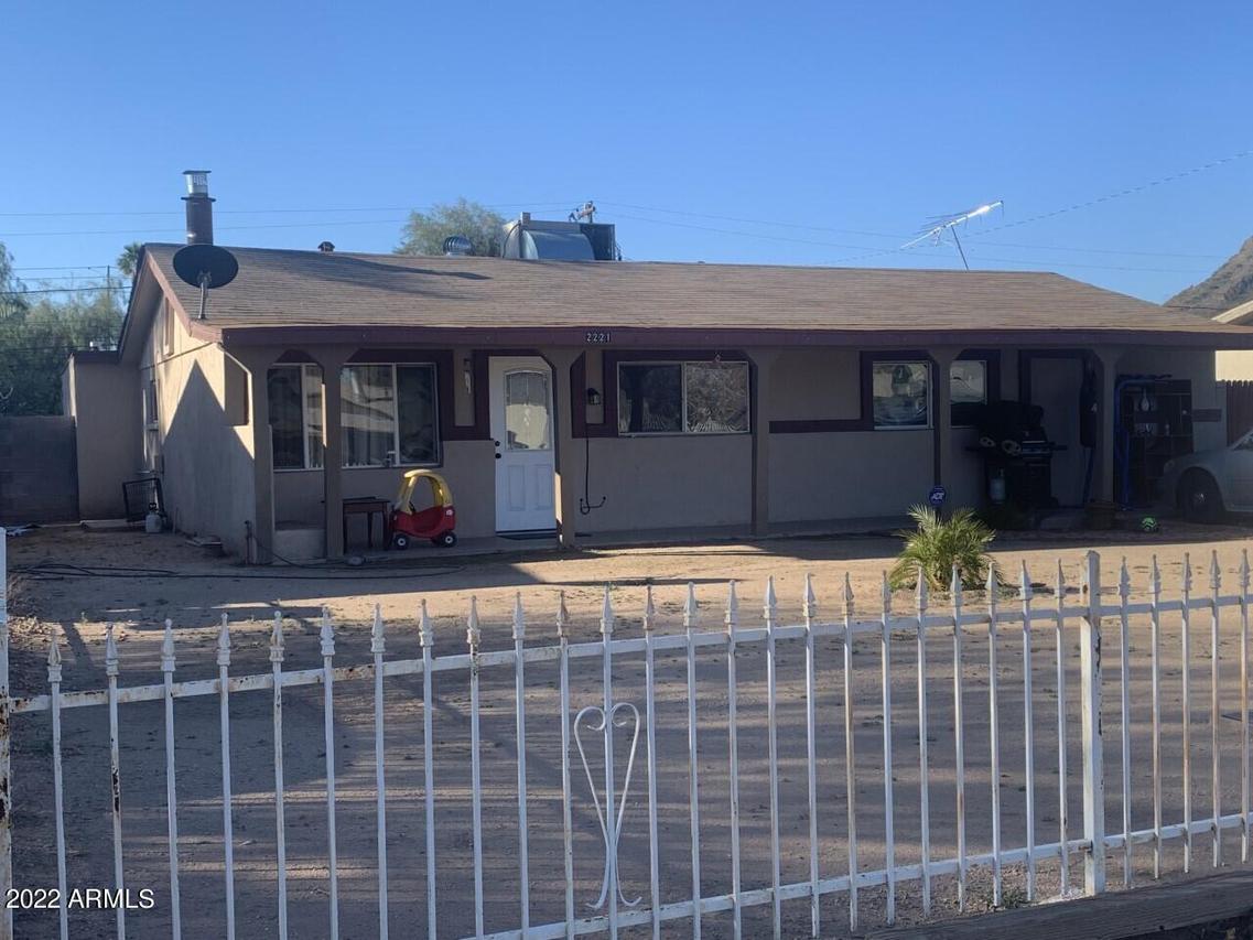 2221 E Beverly Ln., Phoenix, AZ 85022