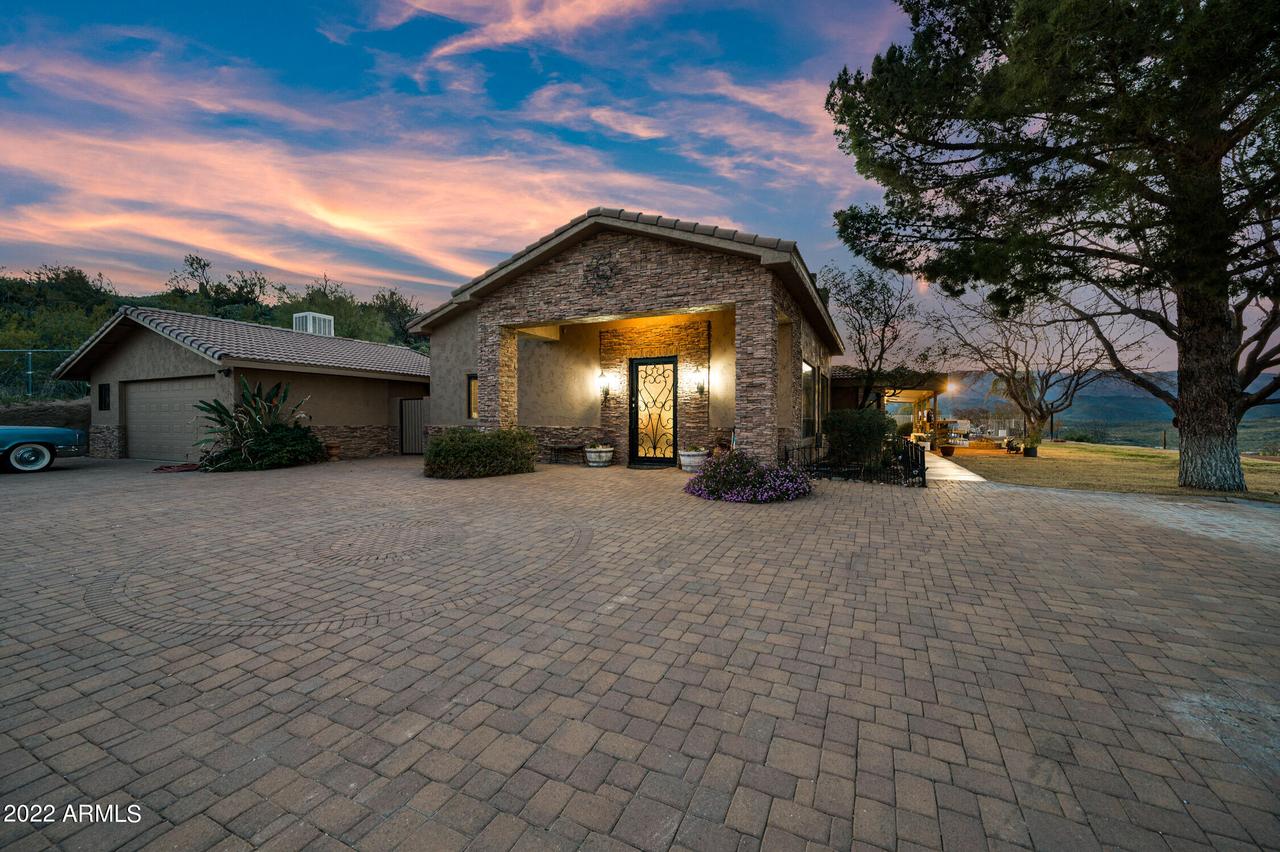 20815 E Squaw Valley Rd., Black Canyon City, AZ 85324