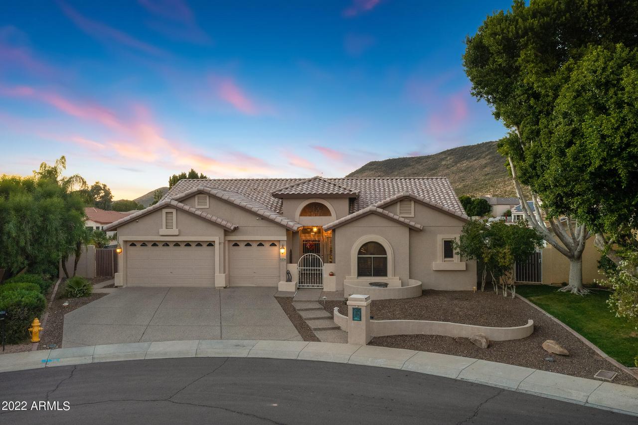 5226 W Lone Cactus Dr., Glendale, AZ 85308